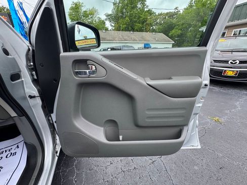 Used 2016 Nissan Frontier SV RWD image 35