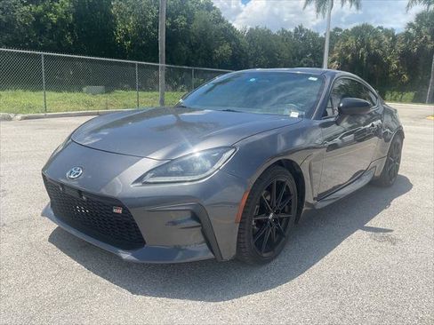 Used 2022 Toyota GR86 Premium RWD image 2