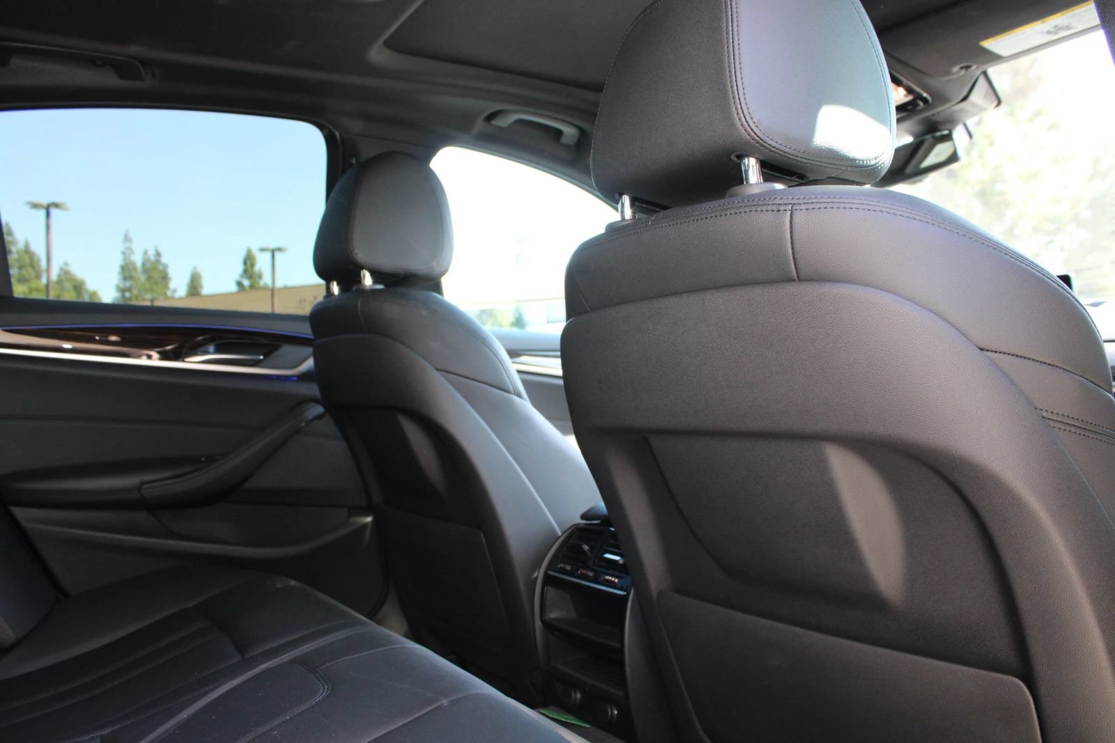 Used 2019 BMW 530e w/ Premium Package RWD image 11