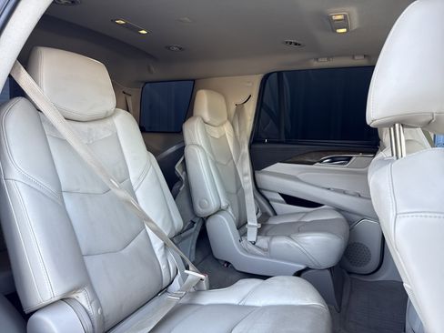 Used 2018 Cadillac Escalade Luxury w/ LPO, Radiant Package image 45