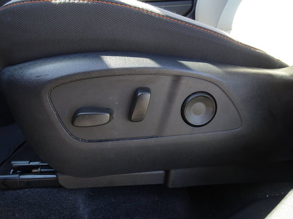 Used 2024 Chevrolet Traverse LT FWD image 11