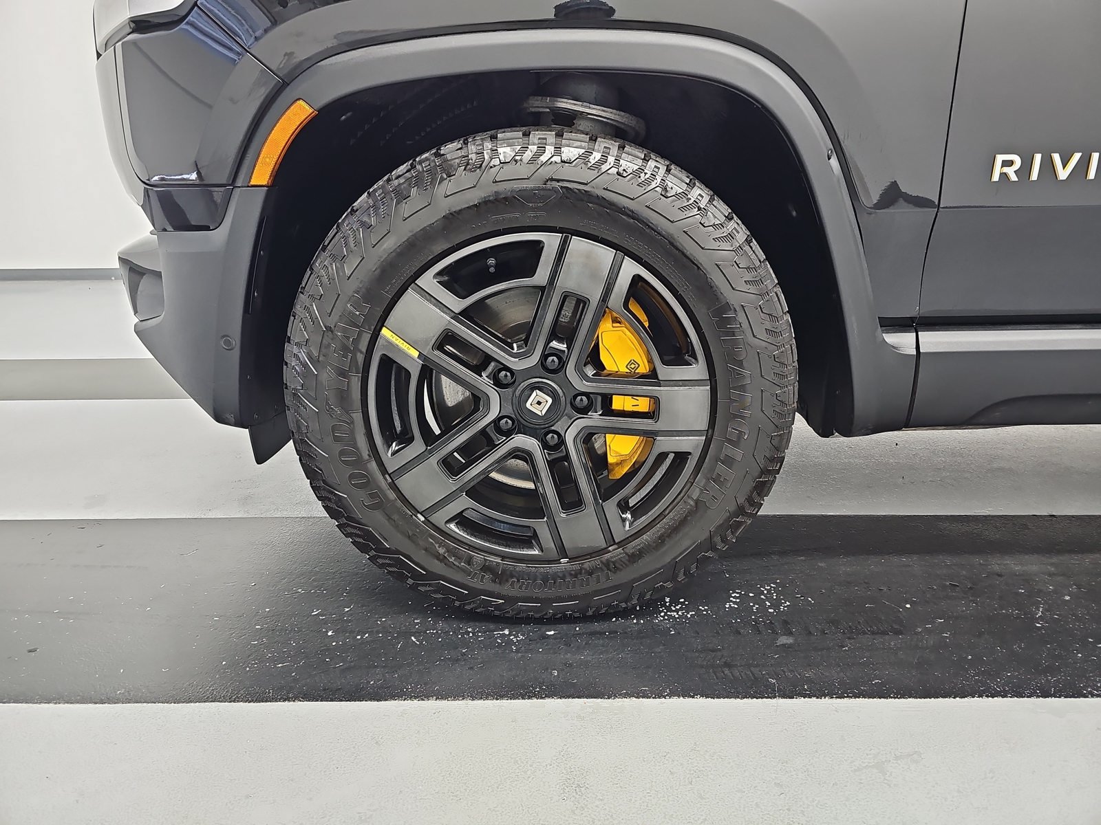 Used 2023 Rivian R1S Adventure Quad AWD/4WD image 9