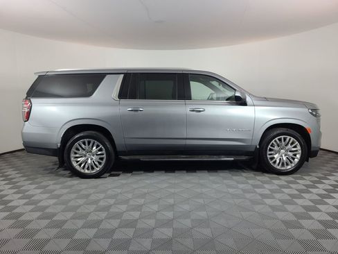 Used 2023 Chevrolet Suburban LT image 2