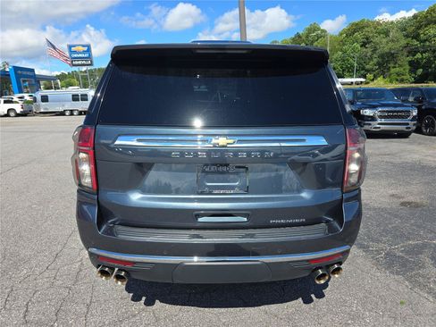 Used 2021 Chevrolet Suburban Premier w/ Premium Package AWD/4WD image 4