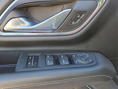 Used 2023 Chevrolet Suburban Premier image 21