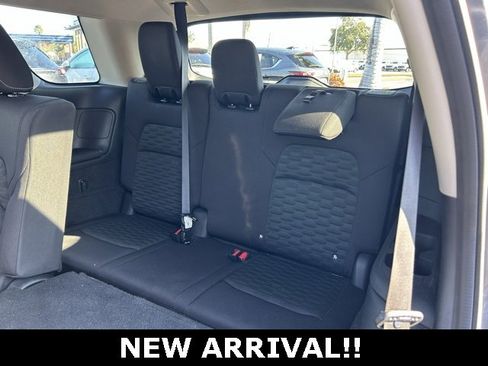 Used 2022 Nissan Pathfinder S image 16