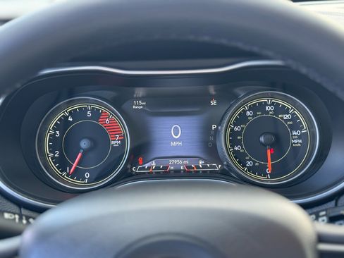 Used 2022 Jeep Cherokee Limited image 19