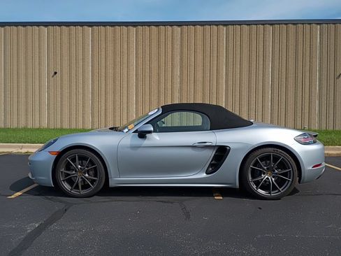 Used 2017 Porsche 718 Boxster RWD image 2