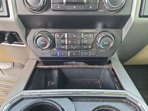 Used 2021 Ford F250 Lariat w/ Chrome Package image 22