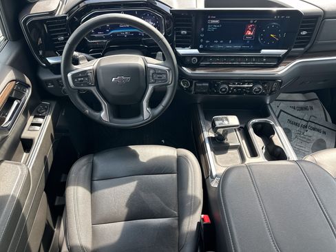 Used 2024 Chevrolet Silverado 1500 LT Trail Boss w/ LT Trail Boss Premium Package AWD/4WD image 22