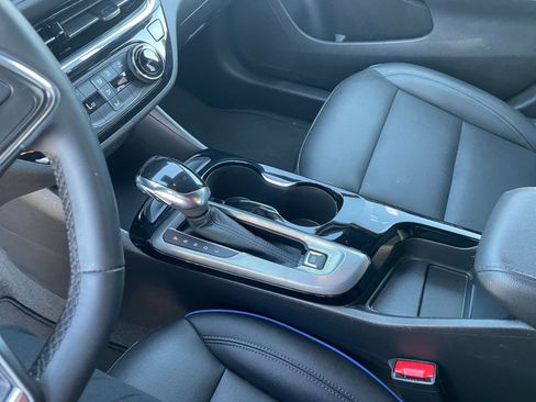 Used 2025 Buick Envista Sport Touring image 40