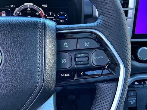 Certified 2025 Toyota Sequoia Platinum image 23