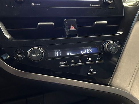 Used 2022 Toyota Camry SE image 15