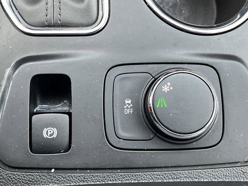 Used 2018 Chevrolet Traverse LT image 7