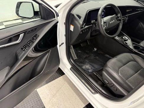 Used 2023 Kia Niro Wave image 28
