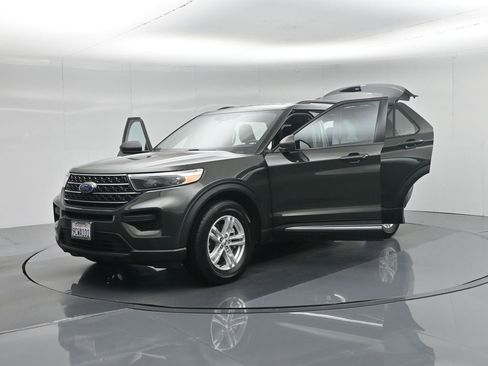 Certified 2022 Ford Explorer XLT image 36