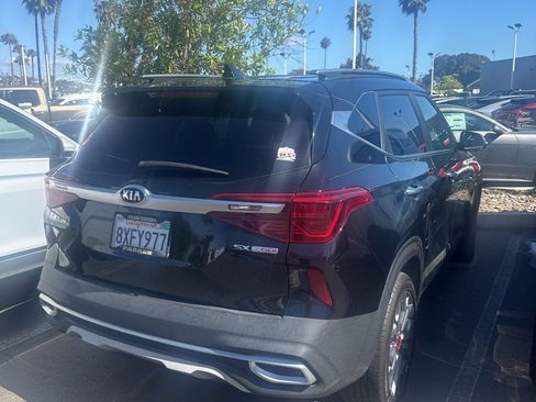 Used 2021 Kia Seltos SX w/ SX Sunroof Package AWD/4WD image 2