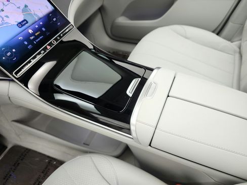 Used 2023 Mercedes-Benz EQE 350+ SUV image 11