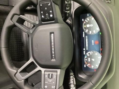 Used 2025 Land Rover Defender 90 S image 14