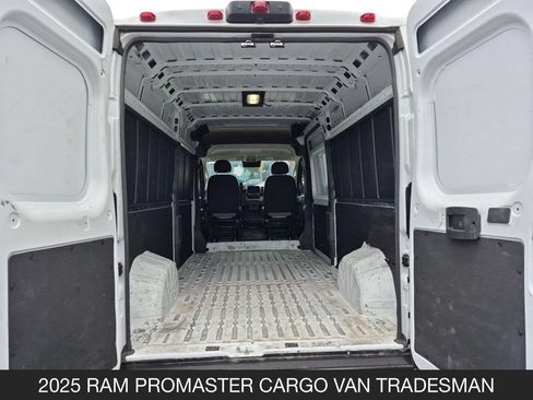 Used 2025 RAM ProMaster 2500 w/ Convenience Group FWD image 22