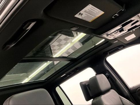 Used 2024 Chevrolet Suburban Z71 image 20