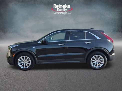 Used 2019 Cadillac XT4 Luxury w/ Cold Weather Package FWD image 9