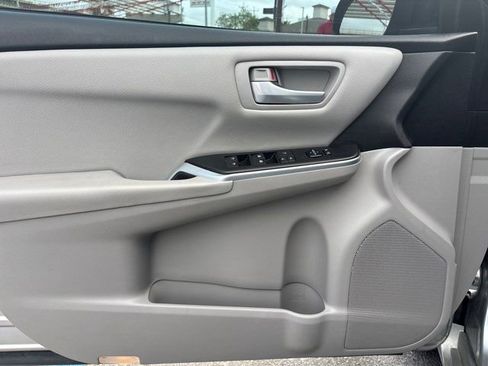 Used 2017 Toyota Camry LE image 13