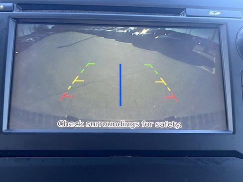 Used 2018 Nissan Titan SV w/ SV Convenience Package image 26