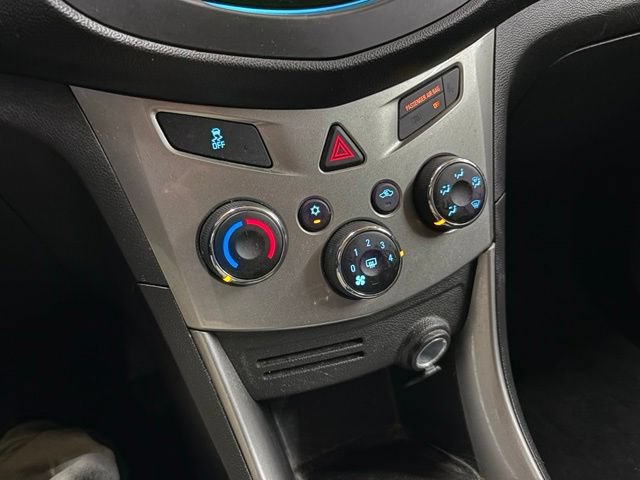 Used 2016 Chevrolet Trax LT w/ LT Sun and Sound Package AWD/4WD image 32