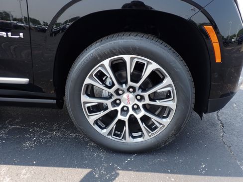 New 2026 GMC Yukon Denali w/ Sun & Power Step Package image 12