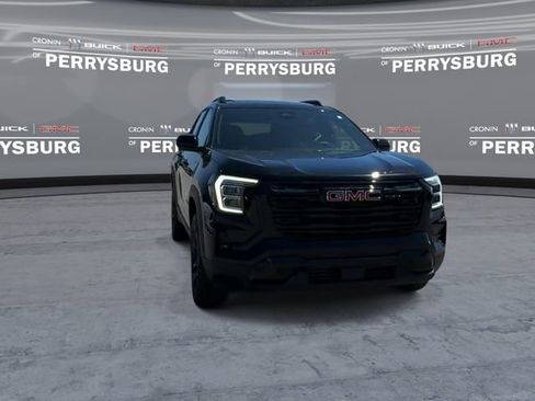 Used 2025 GMC Terrain Elevation w/ Elevation Premium Package FWD image 2