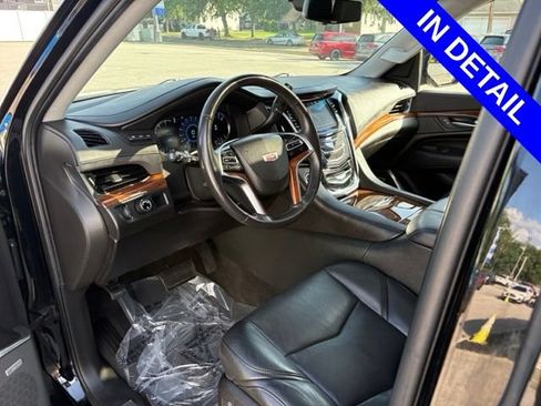Used 2017 Cadillac Escalade ESV Luxury RWD image 38