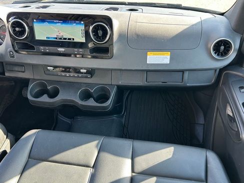 Used 2021 Mercedes-Benz Sprinter 2500 image 19