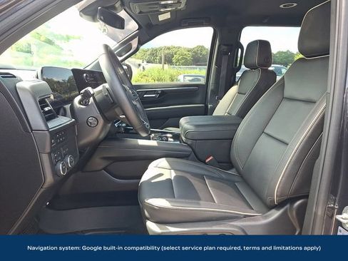 Used 2025 Chevrolet Suburban Premier AWD/4WD image 2