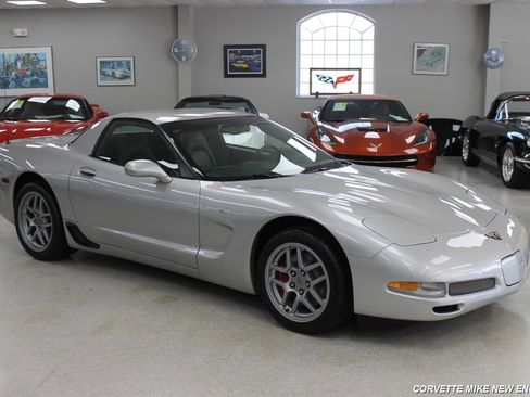 Used 2004 Chevrolet Corvette Z06 w/ Memory Package RWD image 11