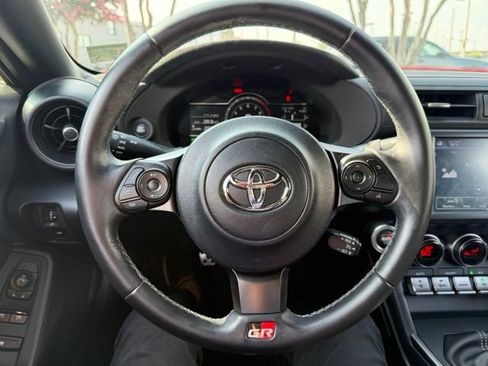 Used 2022 Toyota GR86 Premium w/ ALL Weather Mat Package (TMS) RWD image 6