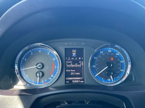 Used 2018 Toyota Corolla SE image 18