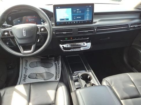Used 2023 Lincoln Corsair AWD w/ Equipment Group 101A image 10