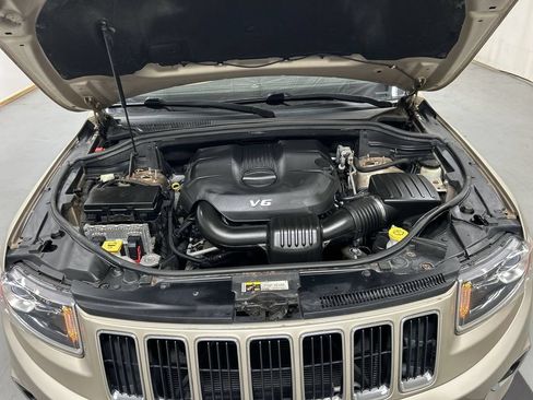 Used 2014 Jeep Grand Cherokee Laredo w/ Quick Order Package 23E AWD/4WD image 22