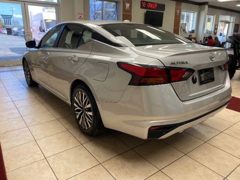 Used 2024 Nissan Altima 2.5 SV image 5