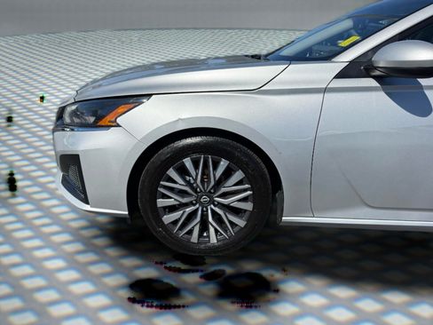 Used 2023 Nissan Altima 2.5 SV w/ SV Premium Package FWD image 10