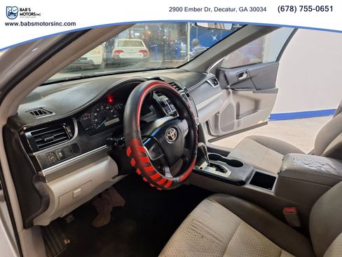 Used 2012 Toyota Camry L image 9