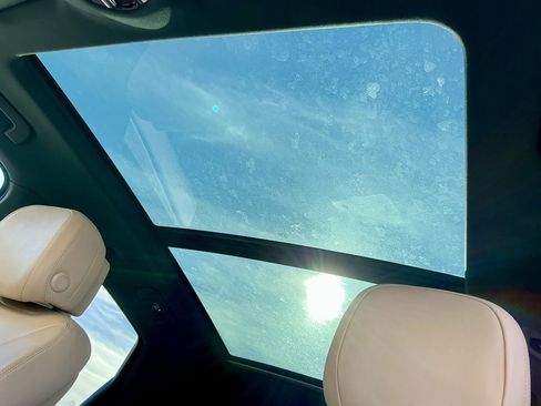 Used 2022 Porsche Cayenne Platinum Edition image 40