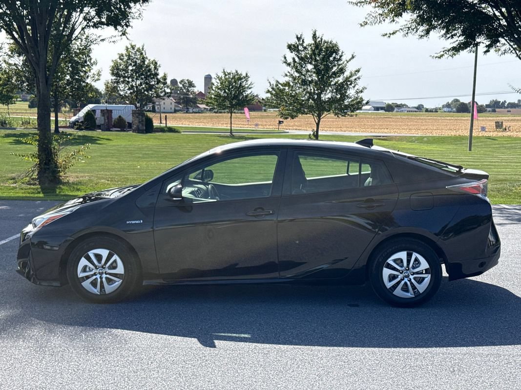 Used 2017 Toyota Prius Two w/ Carpet Mat Package FWD image 5