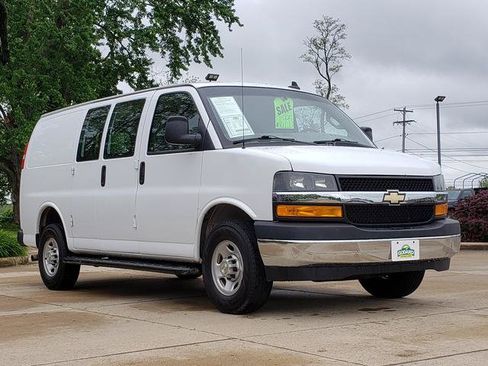 Used 2022 Chevrolet Express 2500 w/ Driver Convenience Package RWD image 8
