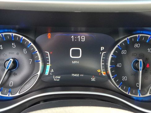 Certified 2023 Chrysler Pacifica Touring-L FWD image 23