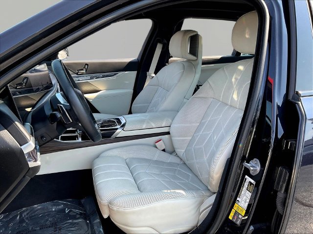 Used 2023 BMW i7 xDrive60 AWD/4WD image 21
