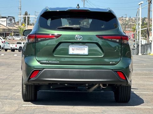Used 2024 Toyota Highlander XLE FWD image 4