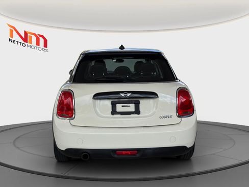 Used 2017 MINI Cooper 4-Door Hardtop w/ Premium Package FWD image 4