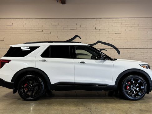 Used 2023 Ford Explorer ST w/ Technology Package AWD/4WD image 3